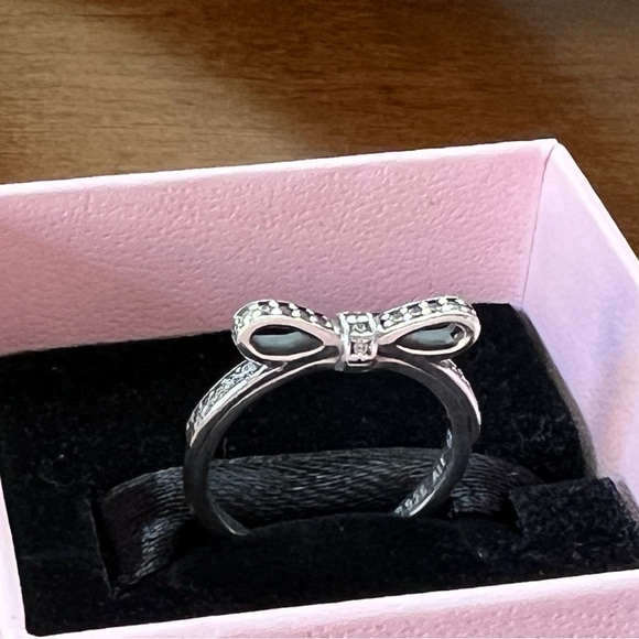 Pandora Sparkling Bow Ring - Picture 4 of 5